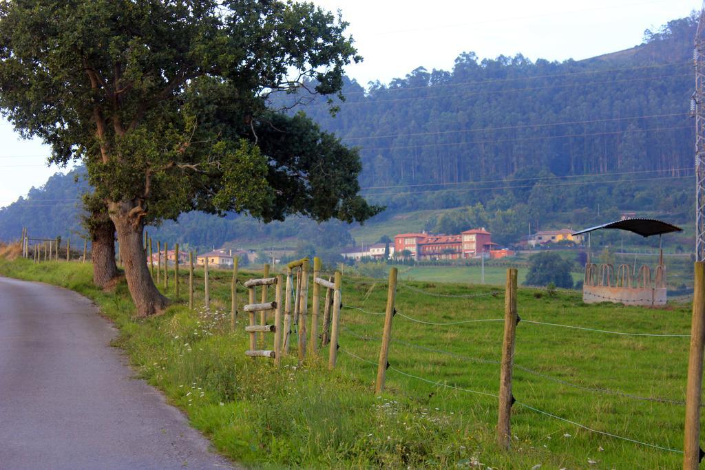 Escuelas De Fuentes Villaviciosa  Buitenkant foto