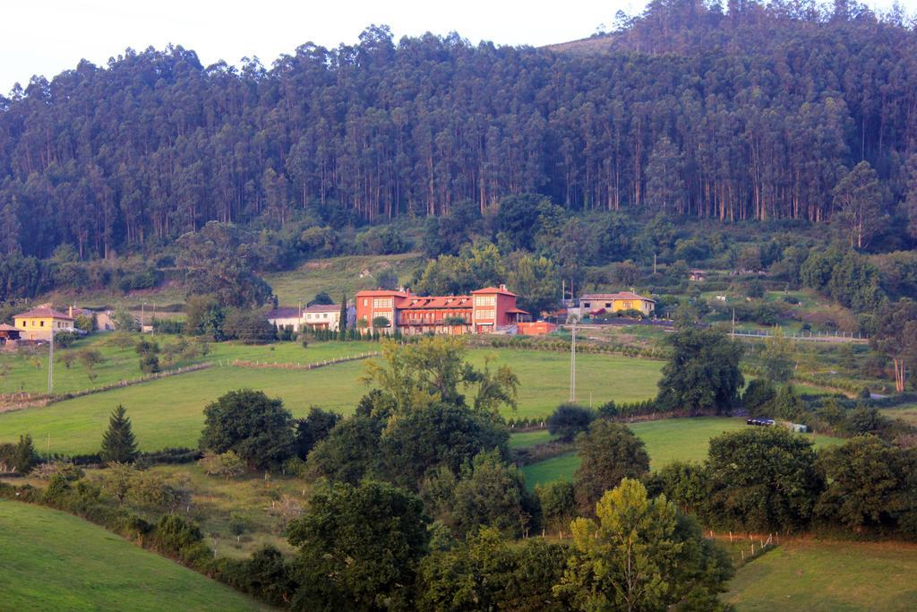 Escuelas De Fuentes Villaviciosa  Buitenkant foto